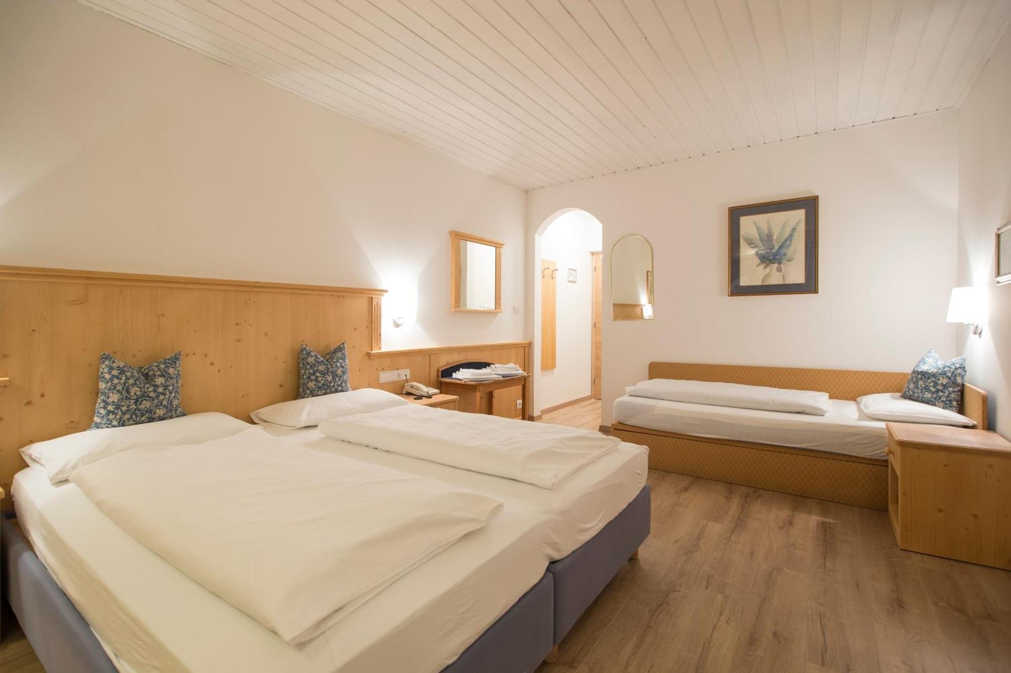 Hotel Krondlhof Brunico Chambre photo